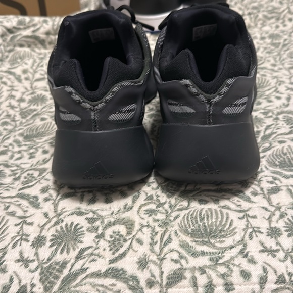 Yeezy 700 v3 Alvah Size 12 Used 9.5/10 condition - Picture 4 of 7